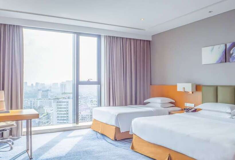 Номер Премиум, Holiday Inn Neijiang Riverside, An Ihg