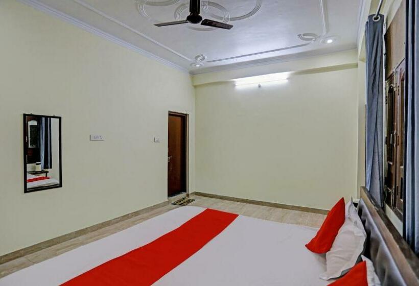اتاق کلاسیک سه تخته, Oyo Flagship Hotel Sunshine