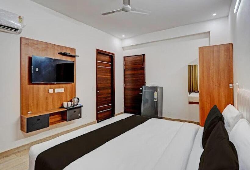 استودیو استاندارد با تخت کینگ, Akshayhotel Near Medanta Hospital