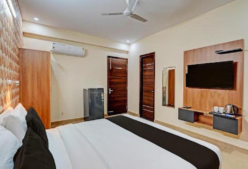 استودیو استاندارد با تخت کینگ, Akshayhotel Near Medanta Hospital