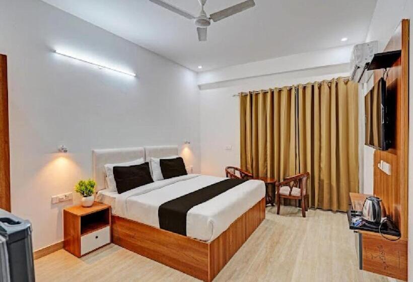 اتاق لوکس خانوادگی, Akshayhotel Near Medanta Hospital