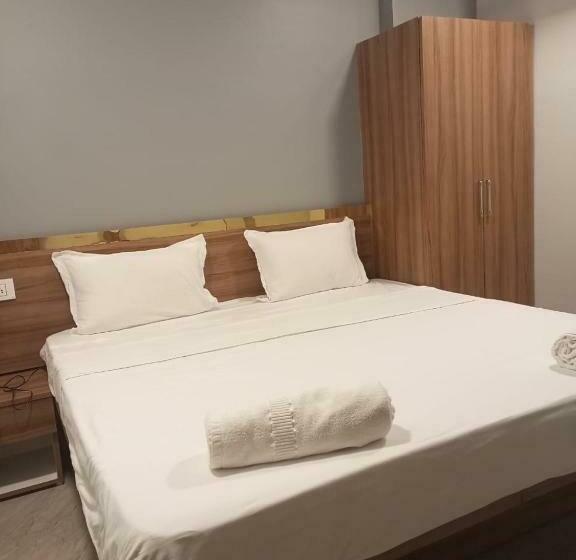 Номер Deluxe, Amulyaa Grand Inn