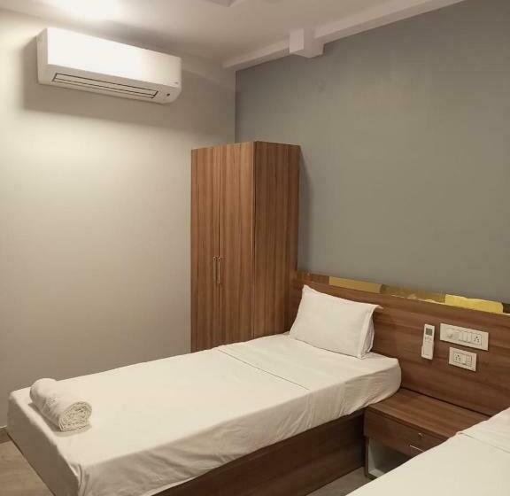 Номер Deluxe, Amulyaa Grand Inn