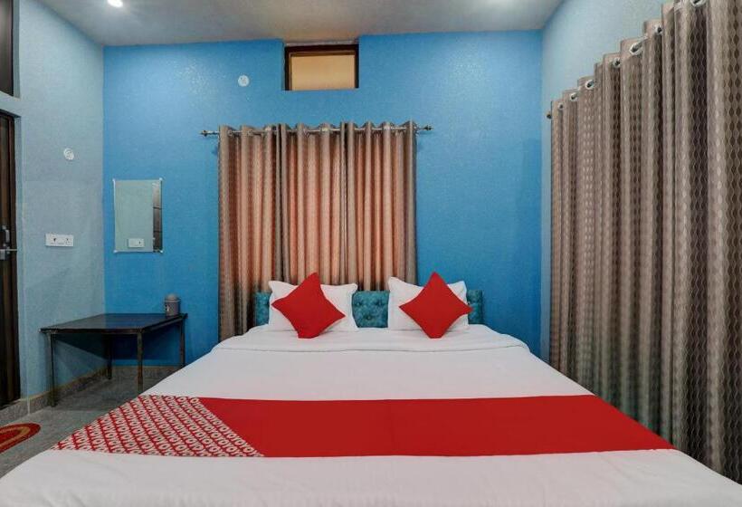 اتاق کلاسیک سه تخته, Fly Inn