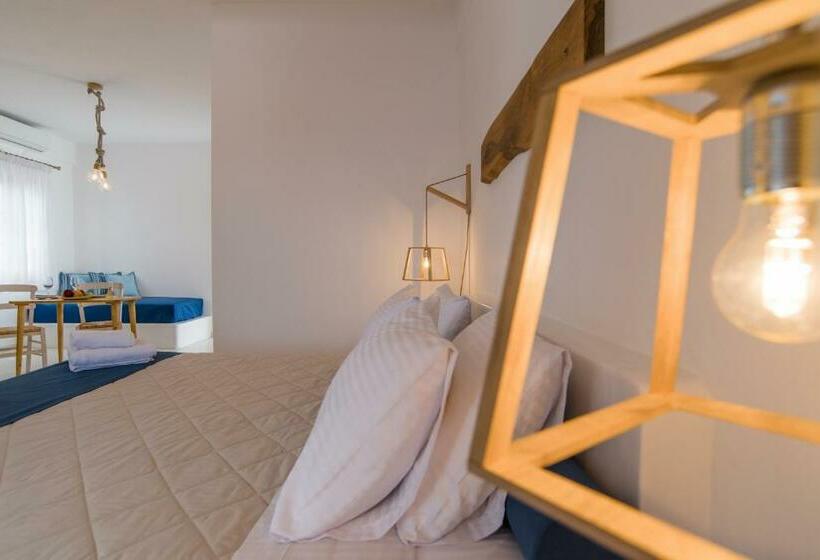 Studio Standard avec Terrasse, Santorini Crystal Blue Boutique