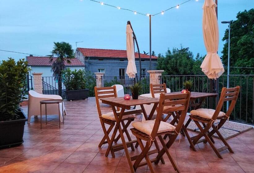 Стандартный внешний трехместный номер с ванной комнатой, Desideria Rooms Bed And Breakfast