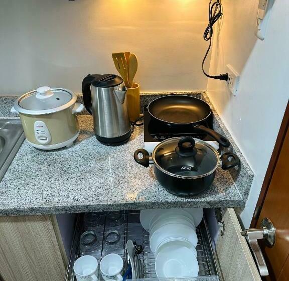 스탠다드 스튜디오, Gravins616 Condo Bcd