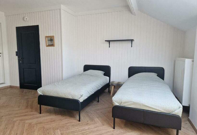 Четырехместный Номер Стандарт, Habitat