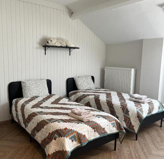 Семейный Номер, Habitat