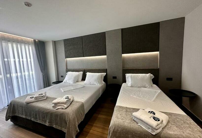 디럭스 트리플 룸, Frojd Kune Resort & Beach