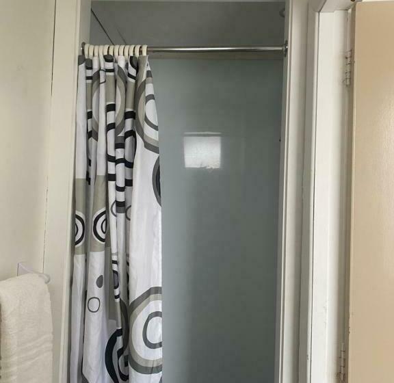 스위트, Downtown Backpackers & Accommodation