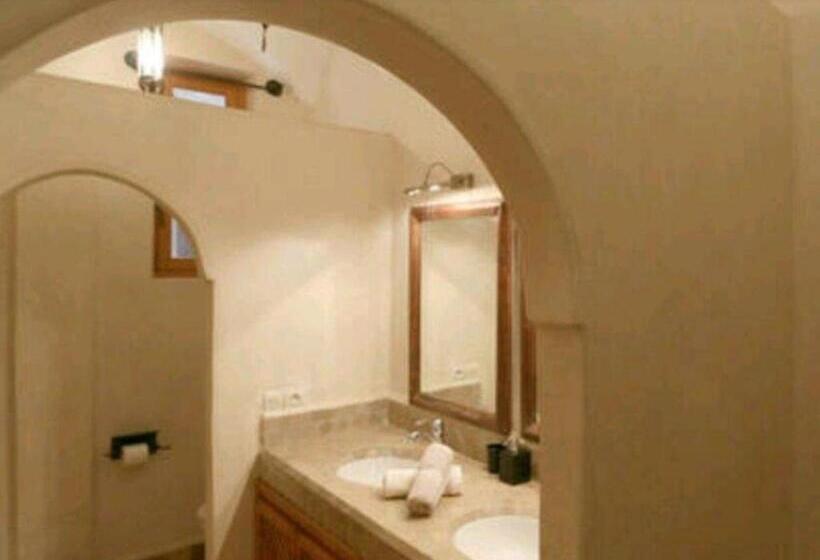 اتاق استاندارد سه نفره, Arabian Riad