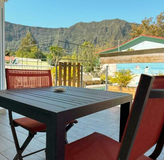 اتاق استاندارد چهار تخته, Villa Grondin