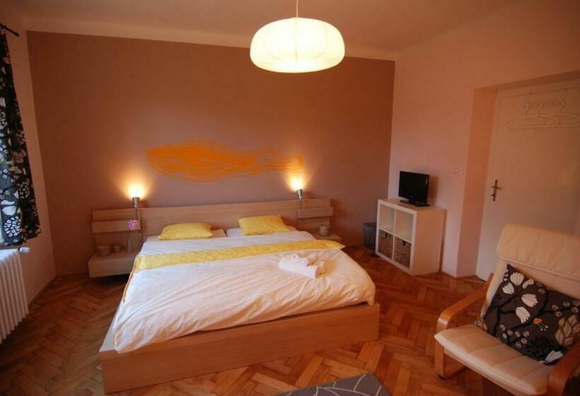 带1个卧室带花园景观的公寓, Vila Jasmína
