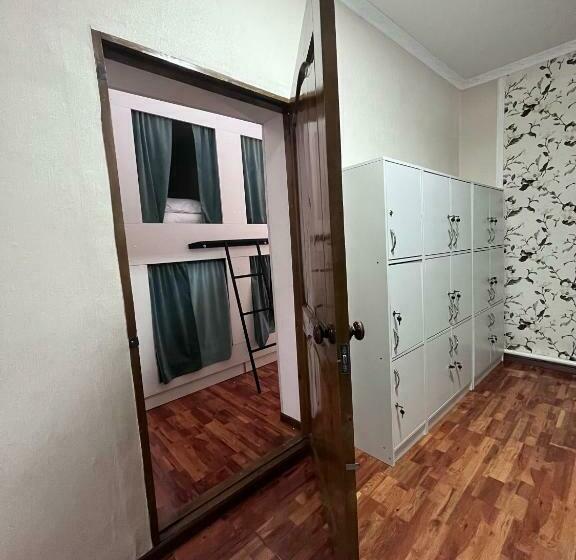 تختخواب در اتاق مشترک, Nomadstan Capsule Hostel