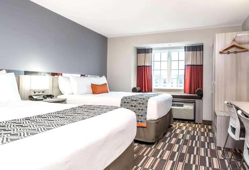 Номер Deluxe, Coratel Inn & Suites By Jasper Rochester