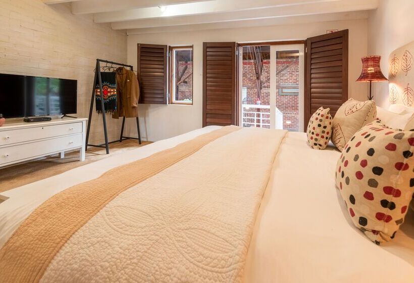 Номер Deluxe, The Lofts Boutique