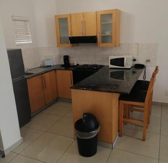 Номер Executive, Airport Inn And Suites