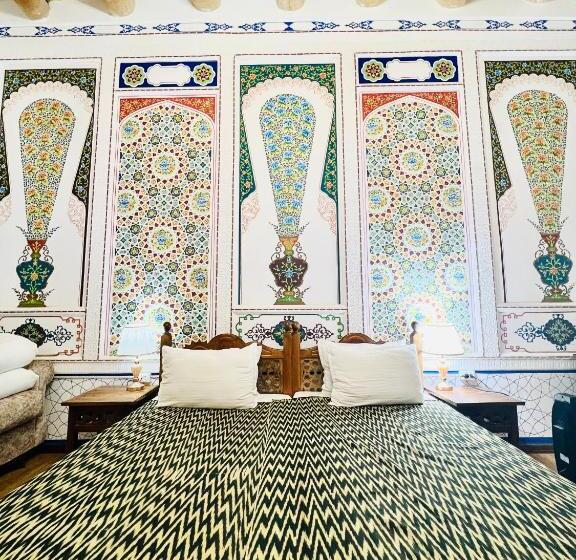 Полулюкс, Komil Bukhara Boutique