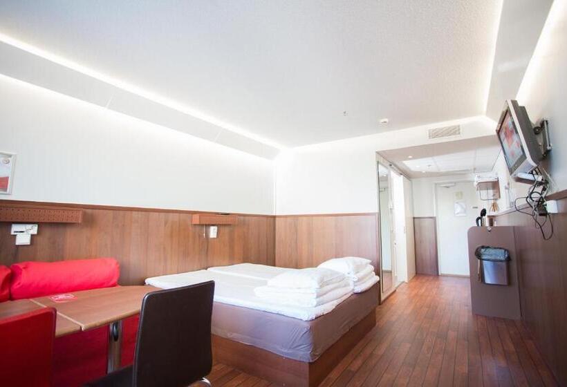 Standard Yhden Hengen Huone, Omena Hotel Jyväskylä