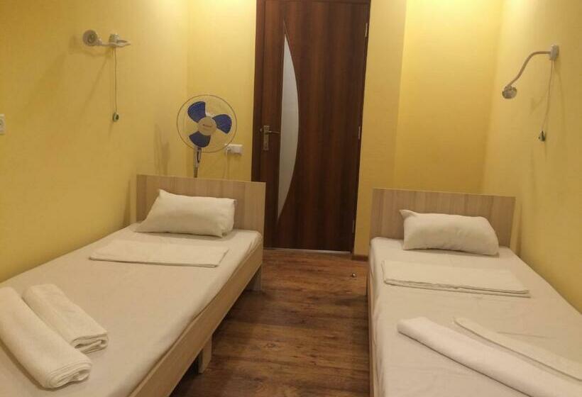 공동 객실, Your Hostel