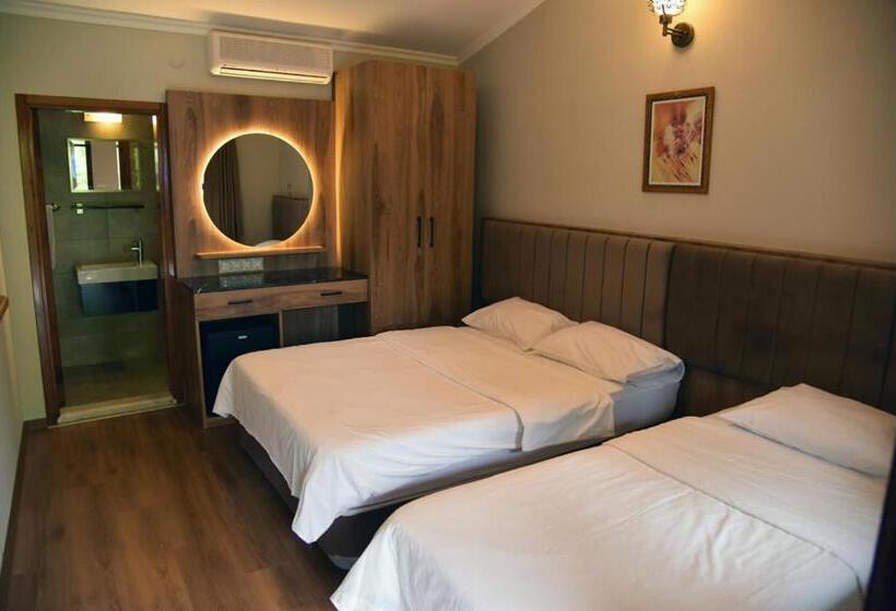 标准三人间, Fener Motel