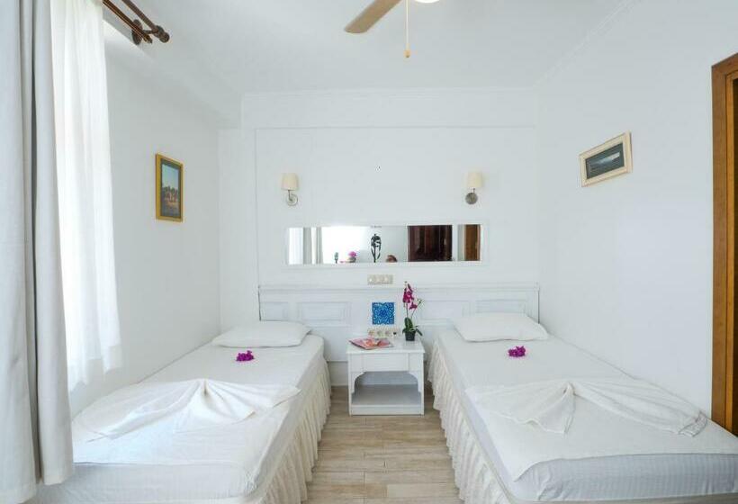 غرفة قياسية مطلّة علي الحديقة, Hideaway