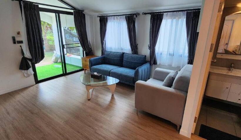 חדר דלוקס לארבעה, The Nidhra Boutique Resort