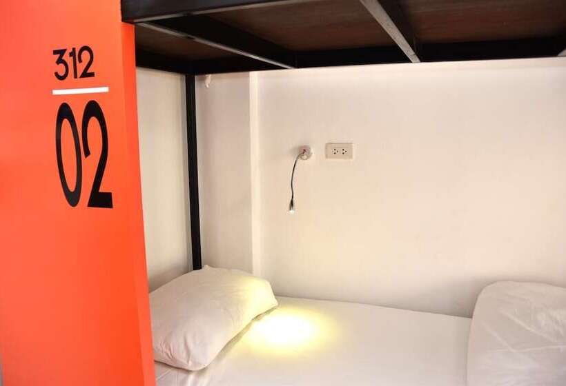 Кровать в Общей Комнате, Mad Monkey Chiang Mai   Hostel