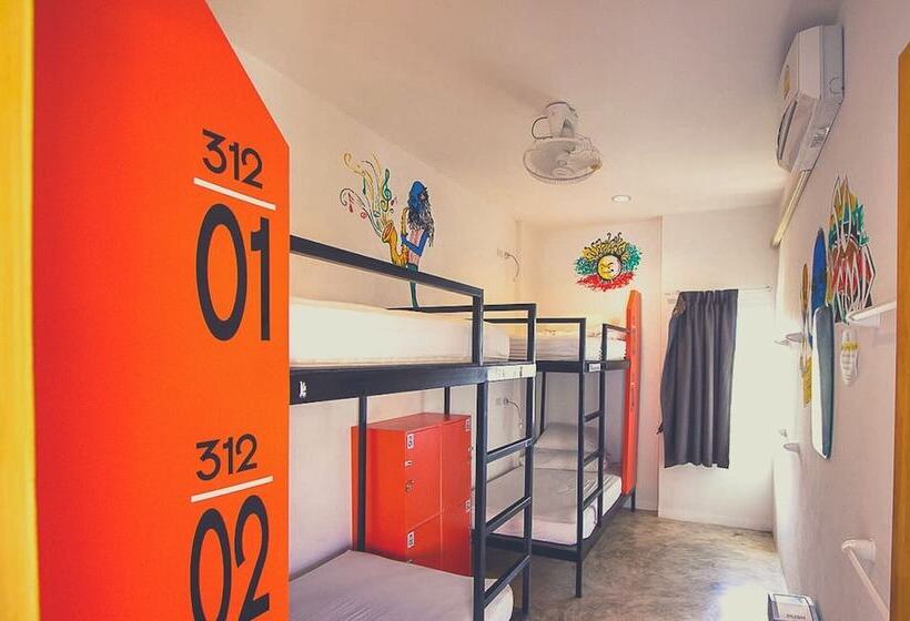 Кровать в Общей Комнате, Mad Monkey Chiang Mai   Hostel