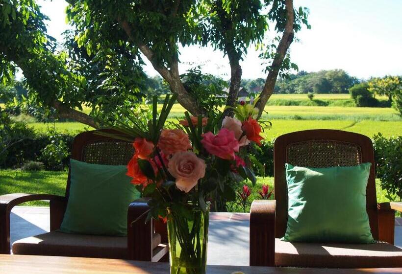 اتاق استاندارد با چشم‌انداز باغ, Villa Albizia, Chiang Mai