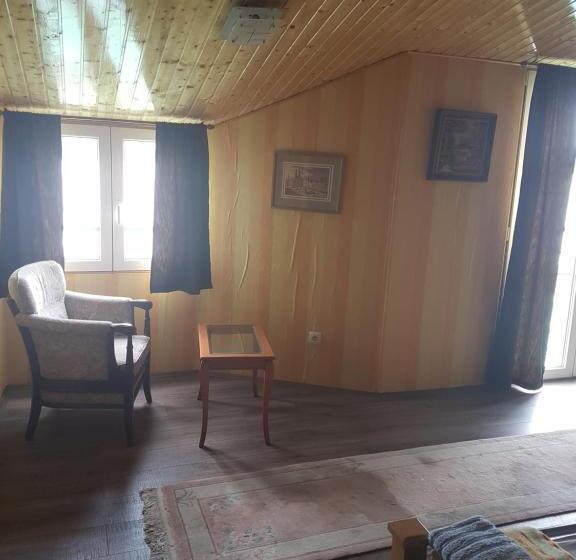 اتاق سه نفره دلوکس با چشم‌انداز دریا, Hostel Otard