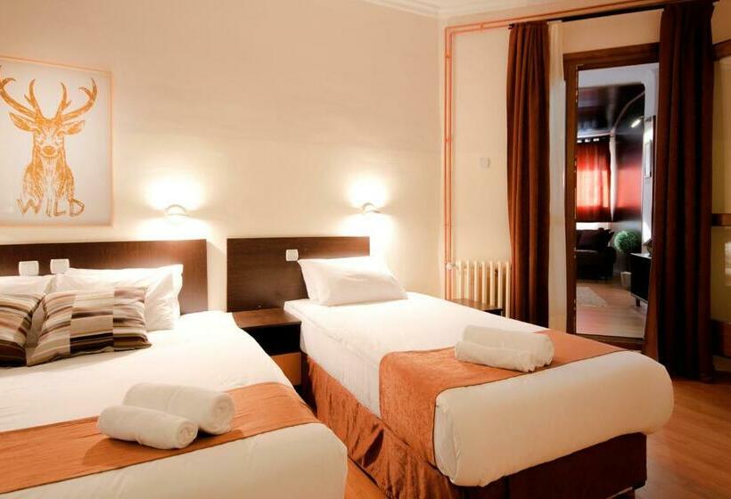 اتاق خانوادگی, Junior