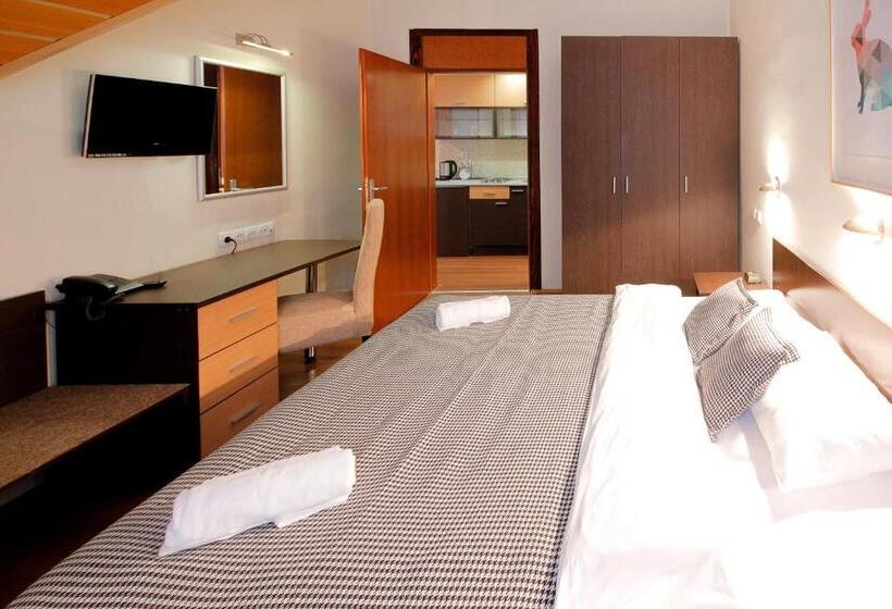 سوئیت 2 خوابه, Junior