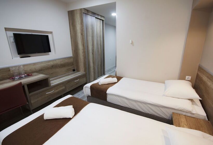 اتاق لوکس, Junior