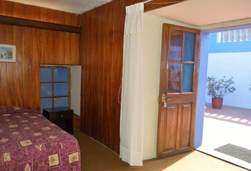 Номер Стандарт Трехместный, Las Mercedes Hostal Residencial