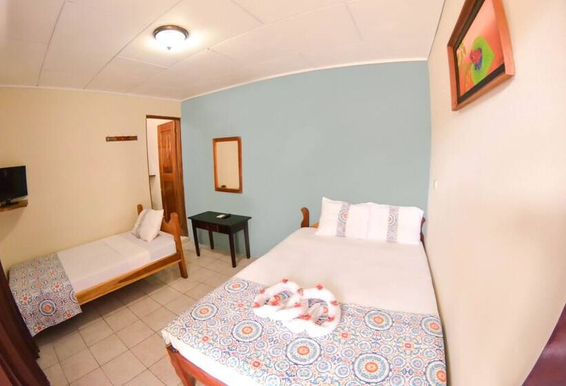 스탠다드 트리플 룸, Hostel Backpackers La Fortuna