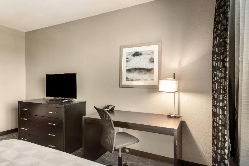 Люкс Кровать Квин, Holiday Inn Hotel & Suites Silicon Valley – Milpitas, An Ihg