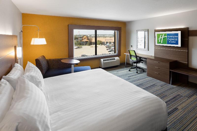 キングサイズベッドのスタンダードルーム, Holiday Inn Express East Peoria   Riverfront, An Ihg