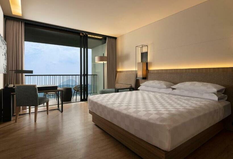 Номер Deluxe Кровать Кинг, Royal Tulip Gunung Geulis Resort And Golf