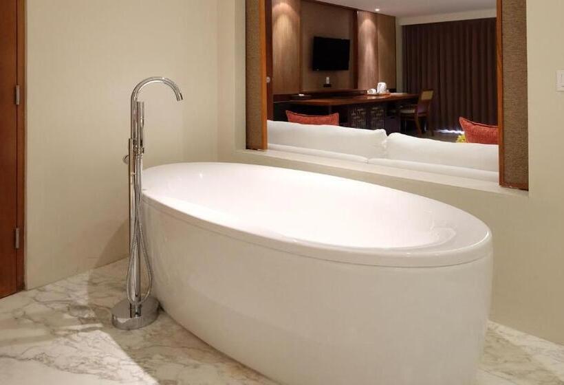 سوییت جونیور, The Bandha Hotel & Suites