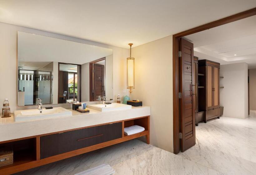جناح مطلّ علي البحر مزود بجاكوزى, The Bandha Hotel & Suites