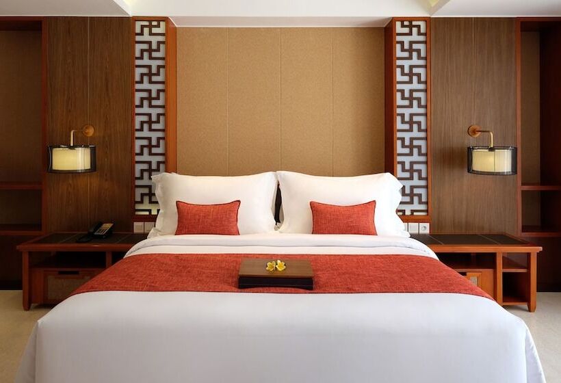 سوئیت جونیور با تراس, The Bandha Hotel & Suites