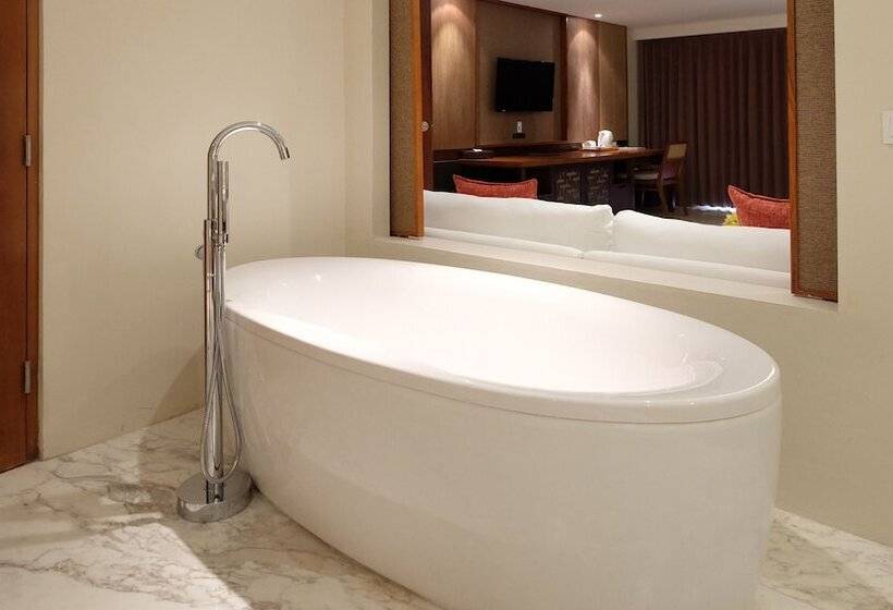 سوییت, The Bandha Hotel & Suites