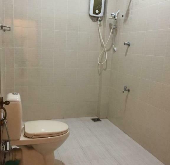 Кровать в Общей Комнате, Damith Guest House