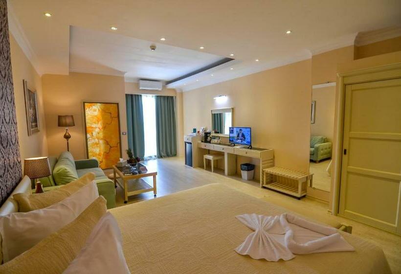 Standard Room with Balcony Side Sea View, Phoenicia Luxury