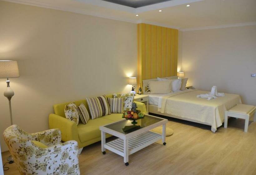 Standard Room with Balcony Side Sea View, Phoenicia Luxury