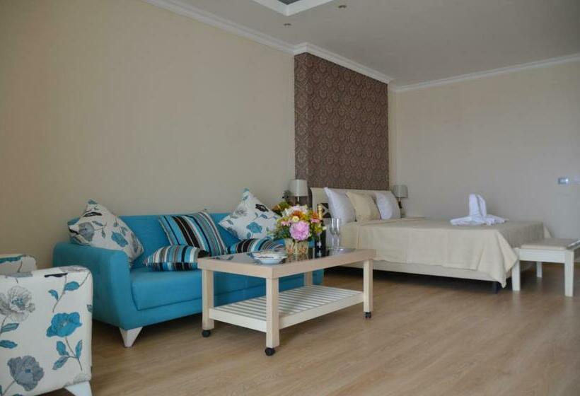 Standard Room with Balcony Side Sea View, Phoenicia Luxury