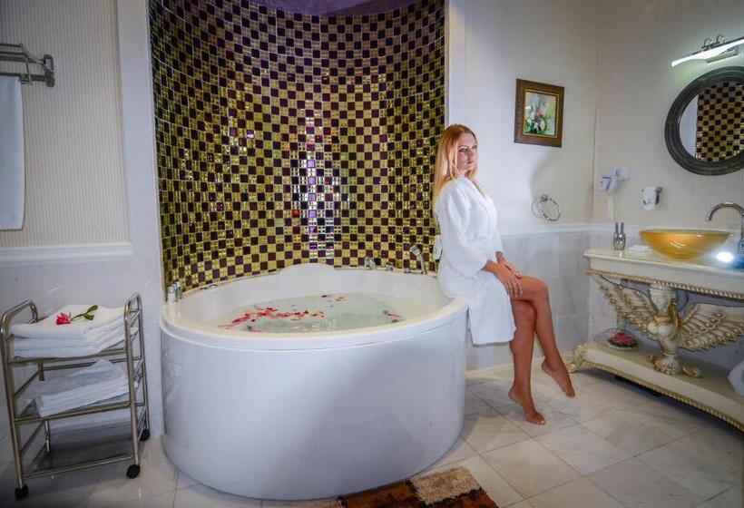 سوئیت رویال, Phoenicia Luxury