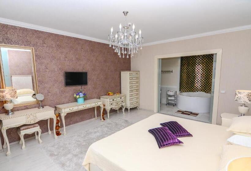 Королевский Люкс, Phoenicia Luxury